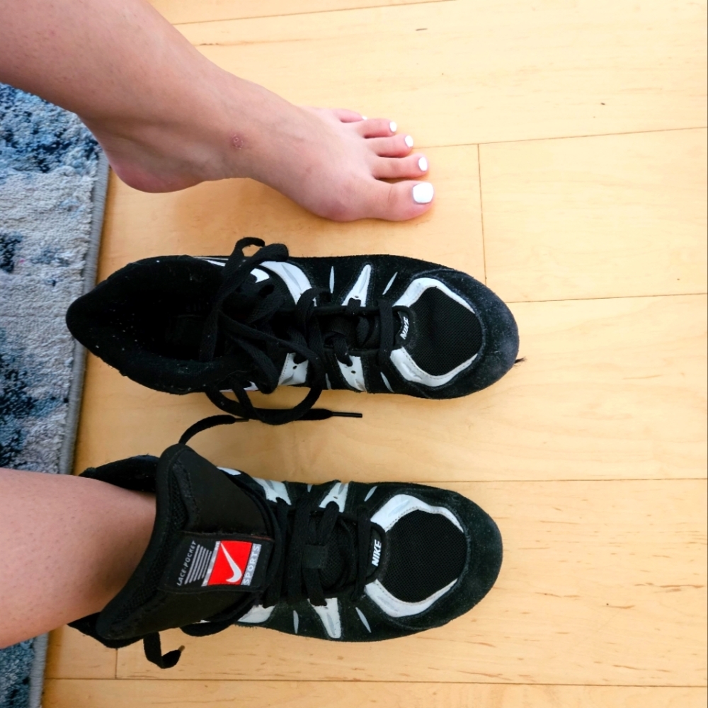 Womens used shoes WRESTLING Nike size 7.5